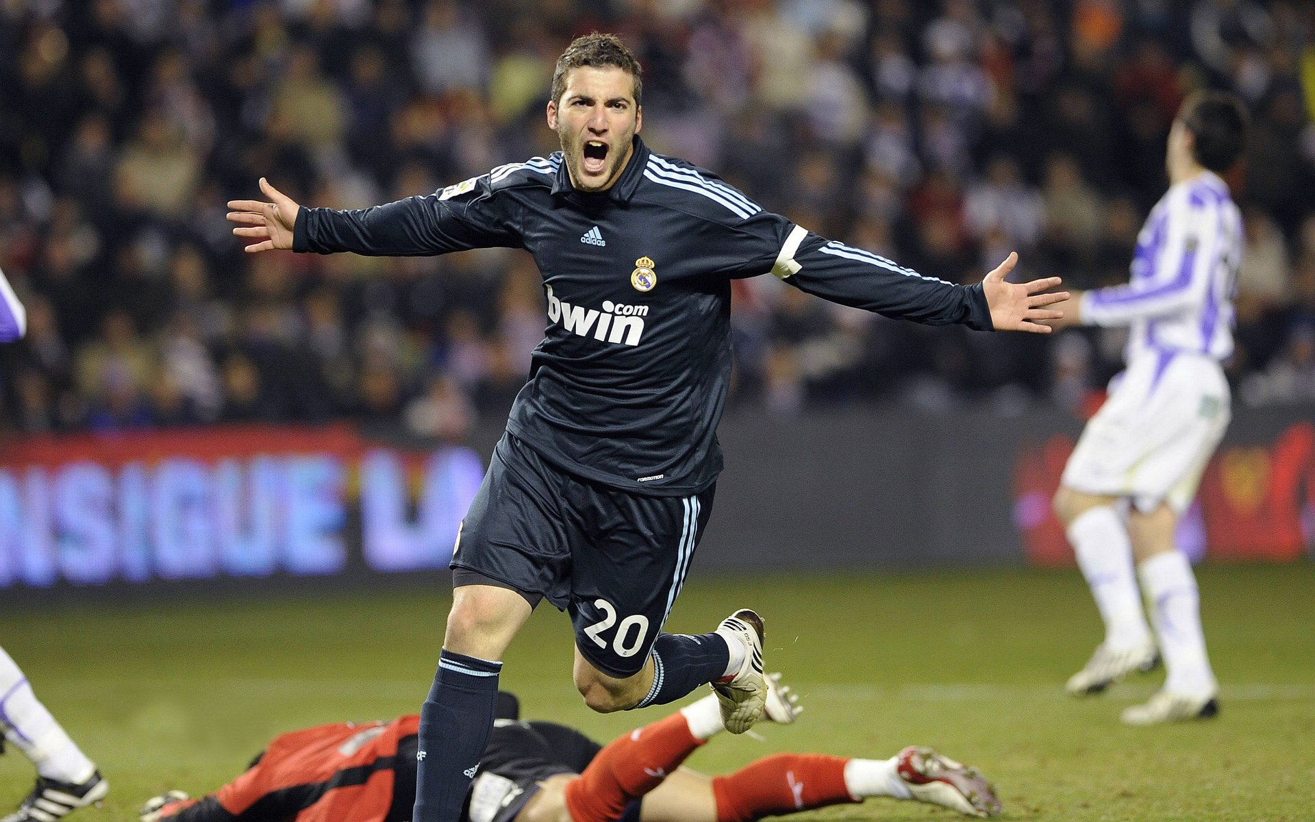 夺冠之路：冠军的成长历程纪录片，回顾夺冠